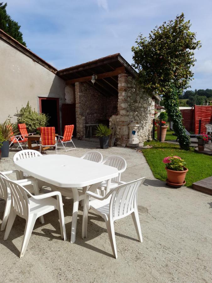 Les Hirondelles Bed & Breakfast Puyoo Exterior photo